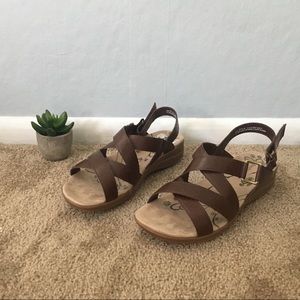 Chunky brown sandals!!